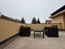 Pronájem  mezonetového bytu 3+kk s terasou a balkonem ve vile v Havlíčkově kolonii