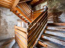 dřevěné schody