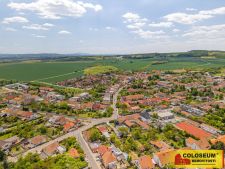 Pohled z dronu na obec Moravany - Moravany - prodej bytu 