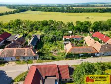 Pohled na pozemek z dronu - Hrádek u Znojma - prod