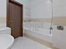 Bathroom-Defurnished (2)