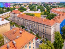 DŮM