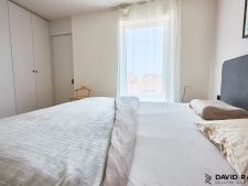 Byt Spolková ložnice záběr na šatnu