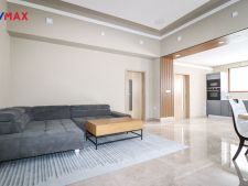 Světlý moderní obývací pokoj