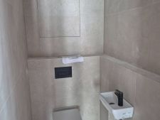 1745394960-jplkqjfccw-1000031496