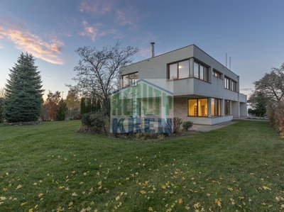 Prodej rodinného domu 387 m² Zlatníky-Hodkovice