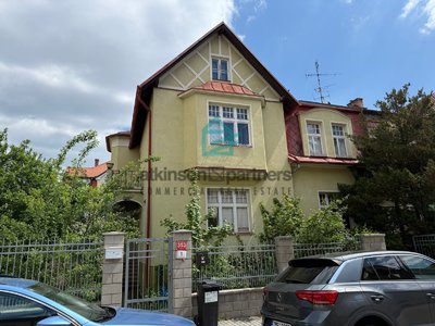 Pronájem vily, 220m²