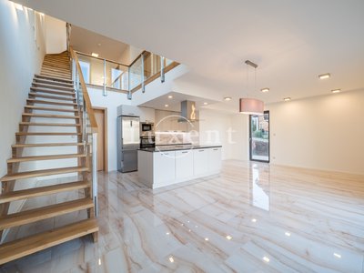 Pronájem rodinného domu 219 m² Praha