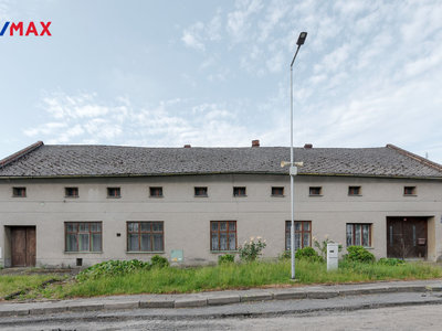 Prodej rodinného domu 280 m² Charváty