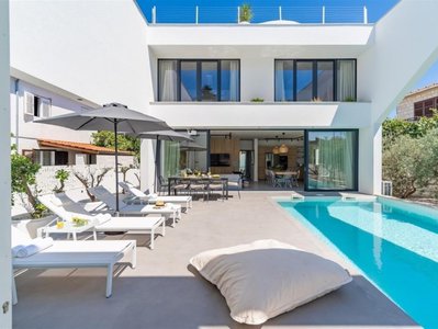 Prodej vily, 366m²