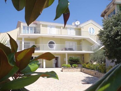 Prodej rodinného domu, 587m²