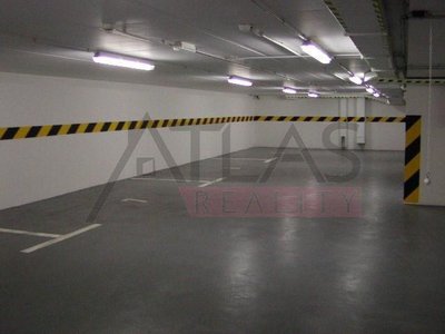 Pronájem parkovacího místa 13 m² Praha