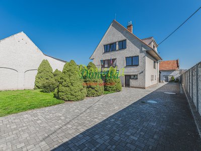 Prodej rodinného domu 240 m² Lochenice