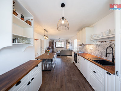 Prodej rodinného domu, 191m²