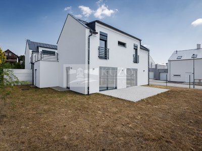 Pronájem rodinného domu, 164m²