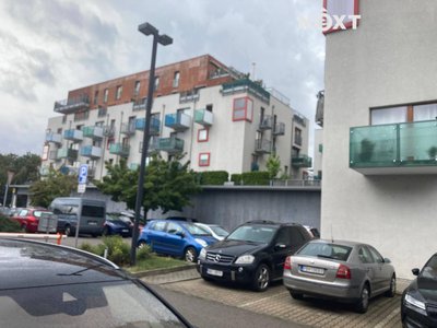 Pronájem parkovacího místa, 12m²