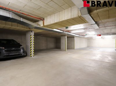 Pronájem parkovacího místa 15 m² Brno