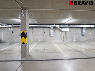 Pronájem parkovacího místa 12 m² Brno