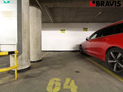 Pronájem parkovacího místa 12 m² Brno