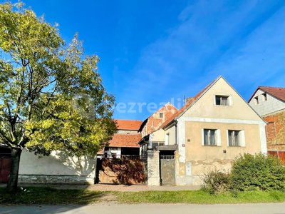 Prodej rodinného domu 100 m² Kněževes