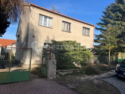 Prodej rodinného domu, 180m²