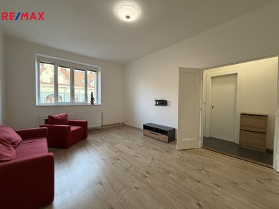 Pronájem bytu 1+1, 43m²