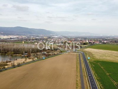 Prodej komerčního pozemku, 74902m²