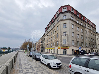 Prodej činžovního domu 2699 m² Praha