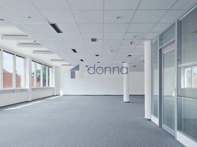 Pronájem kanceláře 300 m² Praha