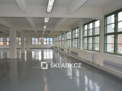 Pronájem skladu 620 m² Zlín