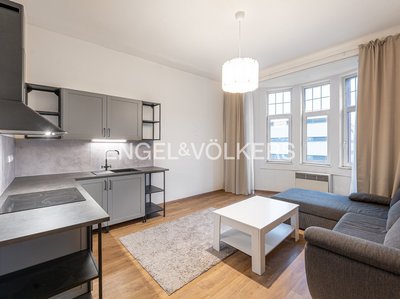 Pronájem bytu 4+kk 96 m² Praha