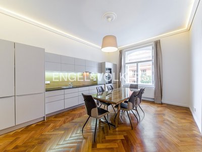 Pronájem bytu 4+1 146 m² Praha