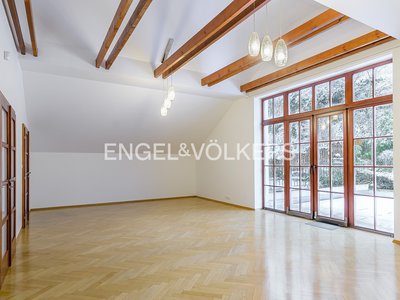 Pronájem bytu 5+1 a více 240 m² Praha