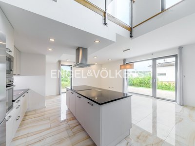 Pronájem rodinného domu 219 m² Praha