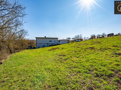 Prodej stavební parcely 915 m² Loděnice