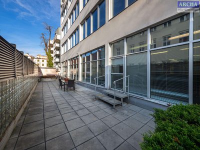 Pronájem kanceláře, 500m²