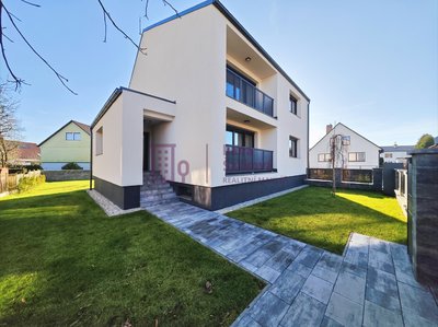 Prodej rodinného domu, 297m²
