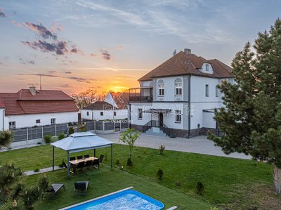 Prodej rodinného domu, 382m²