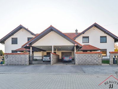 Pronájem rodinného domu 280 m² Horoměřice