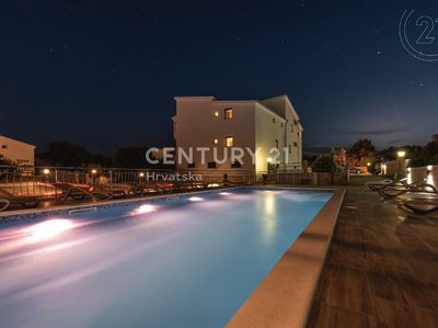 Prodej rodinného domu, 1600m²