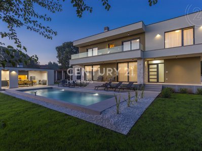 Prodej rodinného domu, 889m²