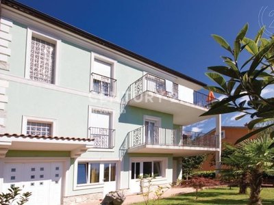 Prodej rodinného domu, 802m²