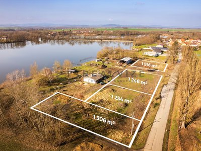 Prodej stavební parcely 1305 m² Dívčice