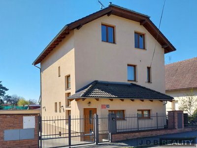 Prodej rodinného domu, 215m²