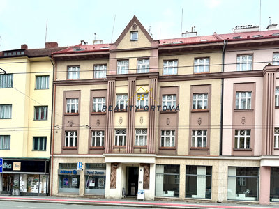 Pronájem bytu 3+1 74 m² Hradec Králové