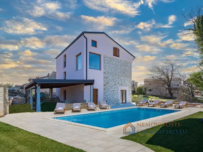 Prodej rodinného domu, 240m²