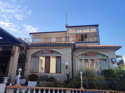 Prodej rodinného domu, 673m²