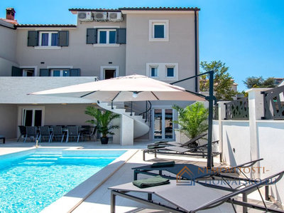 Prodej rodinného domu, 235m²