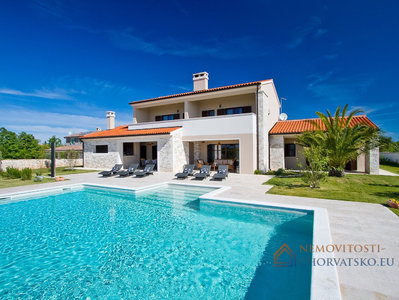 Prodej rodinného domu, 400m²