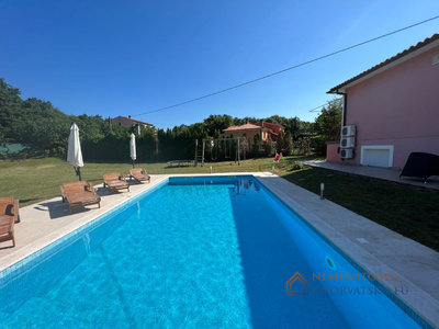Prodej rodinného domu, 320m²